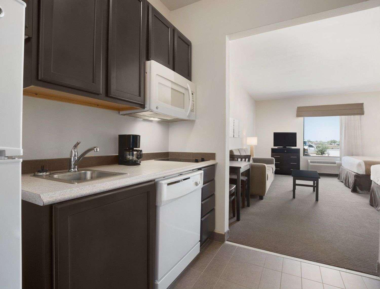 Petrostay Inn & Suites Cotulla Exteriör bild